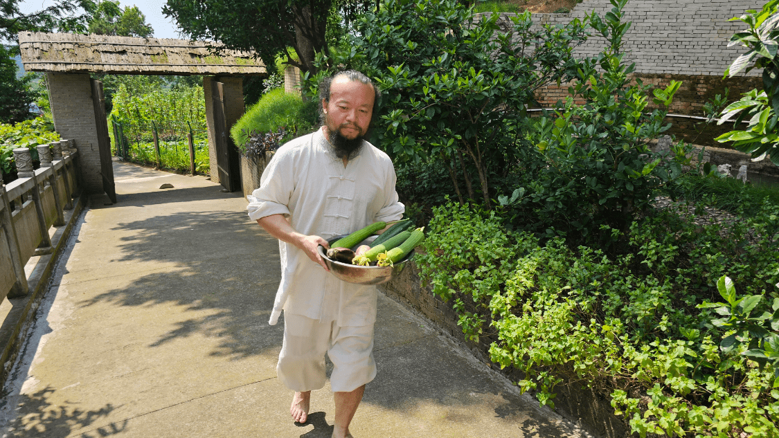 现代隐士高人，湘西龙山县网红名人无量子，乡村美食推荐官