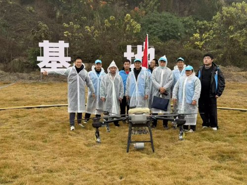 激活新质生产力！射洪市2025年高素质农民培训植保无人机实践“飞行特训”领航农业产能提升